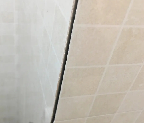 呼和浩特市瓷砖空鼓维修公司分享阳台瓷砖脱落的修复过程可以分为以下几个步骤