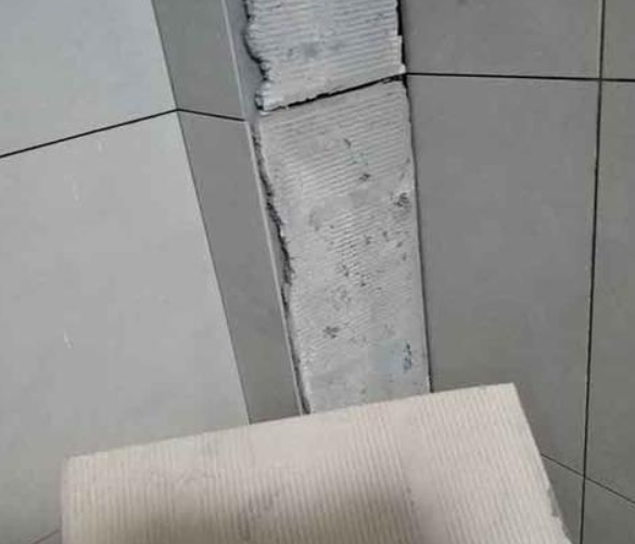 呼和浩特市瓷砖空鼓维修公司分享下厨房瓷砖脱落的补救措施。
